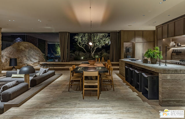 2215 Vista Distancia Court, Palm Springs, CA 92262
