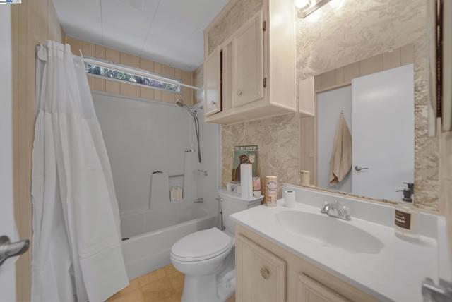 13567 Raccoon Mountain Rd, Grass Valley CA: https://media.crmls.org/mediaz/a87f4d32-4787-4ba0-ac22-82c924c2447c.jpg