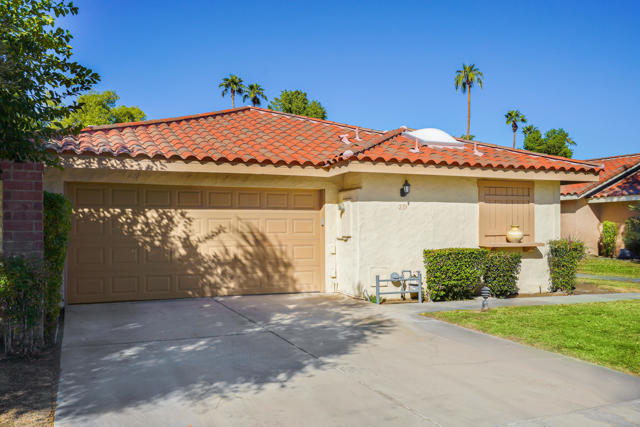 239 Santa Barbara Circle, Palm Desert, CA 92260