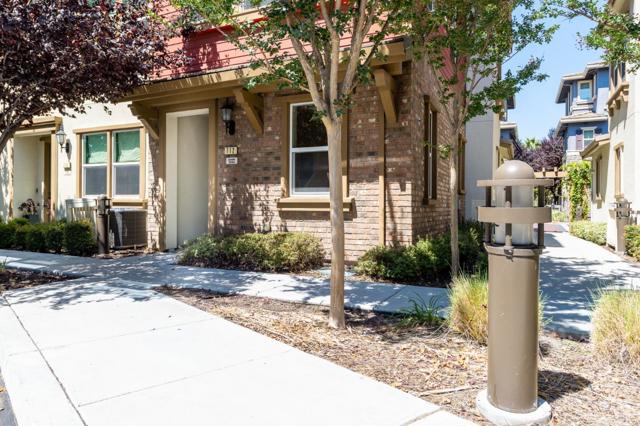 712 Bramble Terrace, Sunnyvale CA: https://media.crmls.org/mediaz/a8807cd4-8405-432f-b2f9-a9e1c8a9a39c.jpg