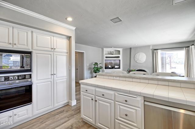 2965 Surfrider Avenue, Ventura CA: https://media.crmls.org/mediaz/a8816680-be3d-439c-8a68-49f5f6c82076.jpg