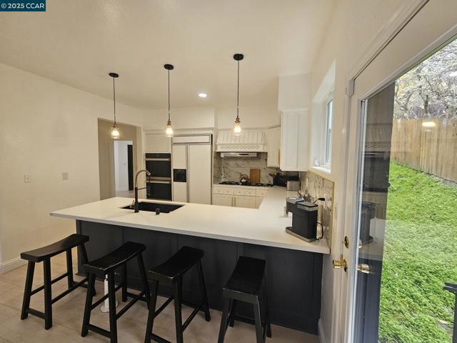 2785 Butters Dr, Oakland CA: https://media.crmls.org/mediaz/a881fd5b-4cbd-4a18-b312-69633e322c45.jpg