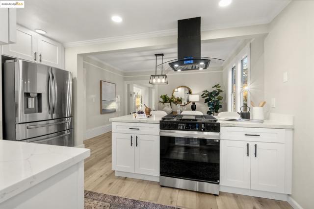 2050 E 30Th St, Oakland CA: https://media.crmls.org/mediaz/a882b488-6595-439b-8e53-d22846217806.jpg