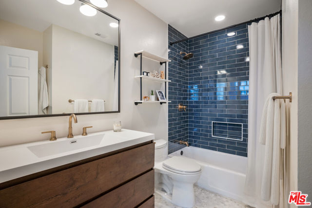 2241 Canyonback Road, Los Angeles CA: https://media.crmls.org/mediaz/a88337af-50a8-4535-8770-a4ee71e918b6.jpg
