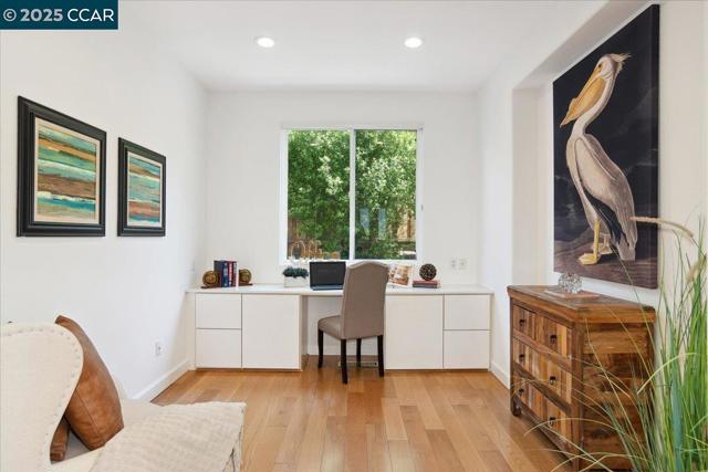 3062 Windmill Canyon Dr, Clayton CA: https://media.crmls.org/mediaz/a8838833-63c0-4090-8675-a9dbdf6a391c.jpg