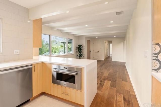 5125 El Secreto, Rancho Santa Fe CA: https://media.crmls.org/mediaz/a883b83c-3809-4176-89e1-bc572a55efec.jpg