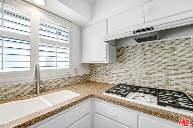 631 Strand Street, Santa Monica CA: https://media.crmls.org/mediaz/a883bf0c-20ff-4d3c-95f5-b674ee6deb11.jpg