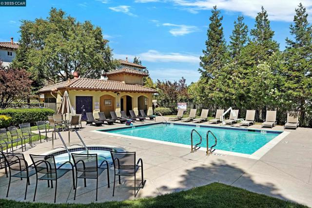 47 Matisse Ct, Pleasant Hill CA: https://media.crmls.org/mediaz/a883e097-cdd9-4f83-bec9-848f390448d6.jpg