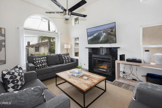 Detail Gallery Image 4 of 21 For 6733 Breakers Way, Ventura,  CA 93001 - 3 Beds | 2/1 Baths