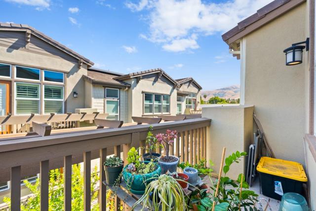 183 Dora Falls Terrace, Fremont CA: https://media.crmls.org/mediaz/a88596e5-5f64-4342-8941-69284d88d349.jpg