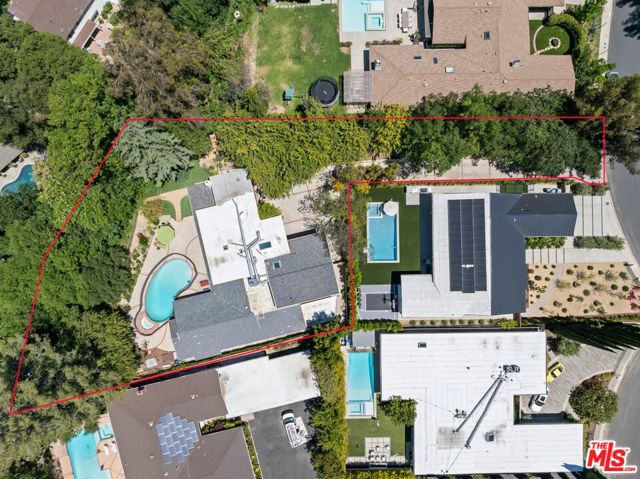 16241 W Meadow Ridge Way, Encino CA: https://media.crmls.org/mediaz/a885cec6-ef09-4121-97f5-5bf5b5426cde.jpg