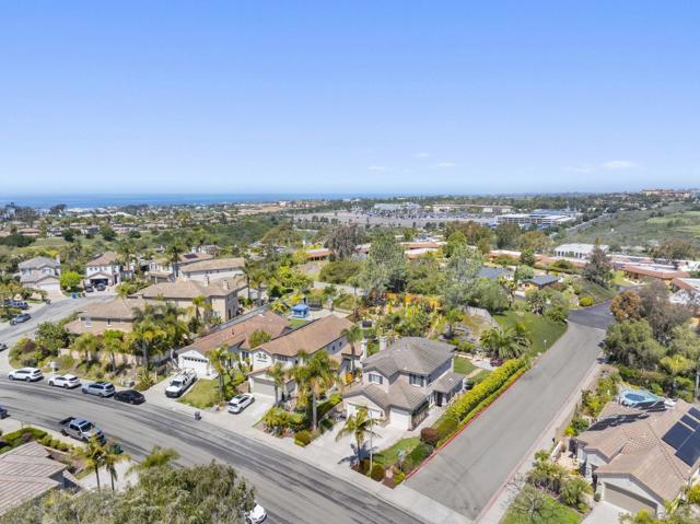1266 Mariposa Rd, Carlsbad CA: https://media.crmls.org/mediaz/a885dfb9-2b02-4ca9-839f-d2469e3e2027.jpg