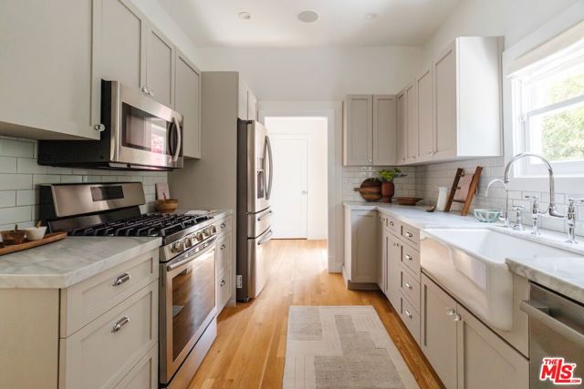 226 N Arden Boulevard, Los Angeles CA: https://media.crmls.org/mediaz/a885f637-49c6-4ec5-9470-bc21d1e8fd01.jpg
