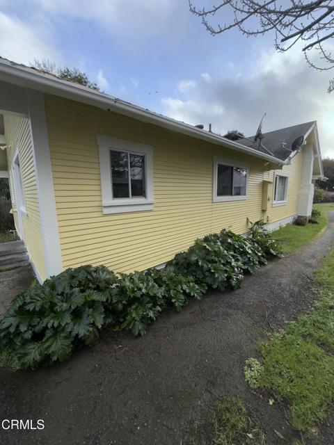596 S Sanderson Way, Fort Bragg CA: https://media.crmls.org/mediaz/a885fcdc-e131-4bde-aecd-006395b4fb7c.jpg