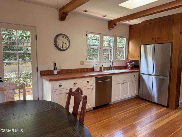 1979 Allen Avenue, Altadena CA: https://media.crmls.org/mediaz/a8860578-179c-4254-bdad-4e099399a52e.jpg