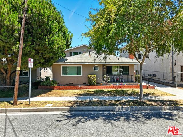 12134 Grevillea Avenue, Hawthorne CA: https://media.crmls.org/mediaz/a8860797-eddf-47c7-a96a-034f53a84097.jpg