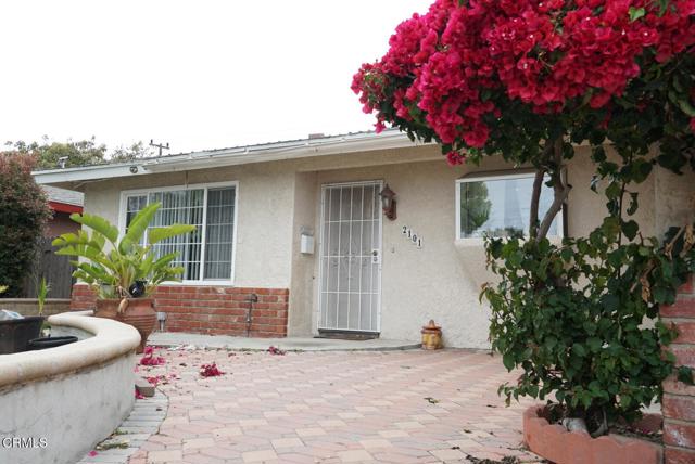 2101 Sweetland Street, Oxnard CA: https://media.crmls.org/mediaz/a8865701-8606-474c-8f61-1f1062356651.jpg