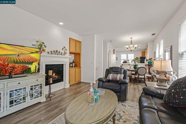 5349 EAGLE COURT, Richmond CA: https://media.crmls.org/mediaz/a8866709-099f-4bc7-8315-3174df3b5c61.jpg