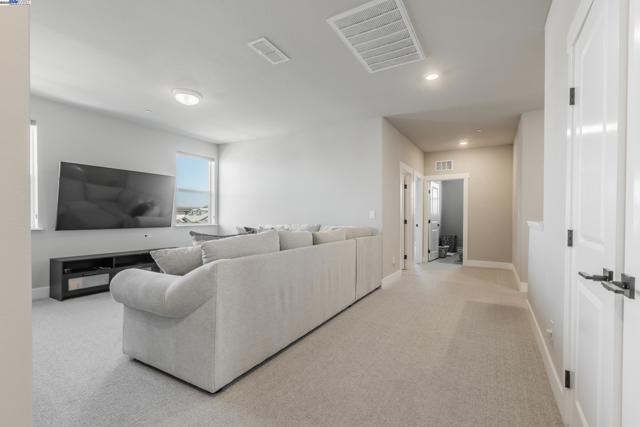 2306 Mozart avenue, Lathrop CA: https://media.crmls.org/mediaz/a8866994-78f8-480b-8c5f-d9474c3d8626.jpg