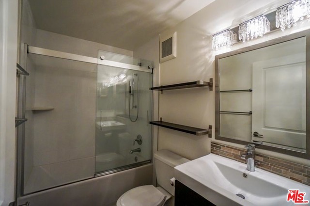 600 W 9Th Street, Los Angeles CA: https://media.crmls.org/mediaz/a887a841-3283-46a9-86a1-7f424f9601fc.jpg