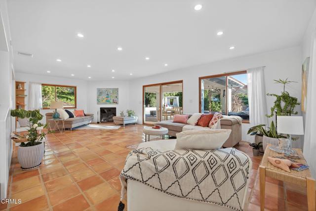 1195 Rancho Court, Ojai CA: https://media.crmls.org/mediaz/a887efa8-961e-47b3-b419-c05c71e7a136.jpg