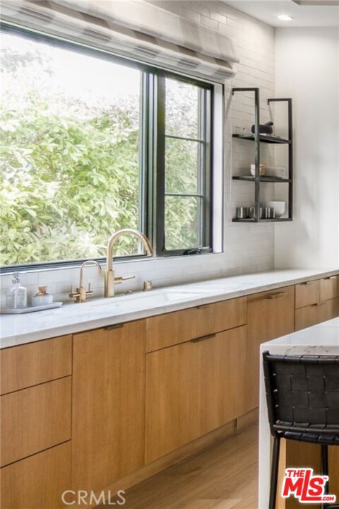 5107 Gaynor Avenue, Encino CA: https://media.crmls.org/mediaz/a8886d39-38bd-4aaa-988c-d78dc1fa74ad.jpg