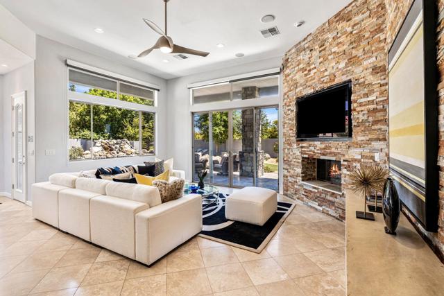 28 Clancy Lane S Lane, Rancho Mirage CA: https://media.crmls.org/mediaz/a888bc9e-0420-490e-a956-894962365e59.jpg