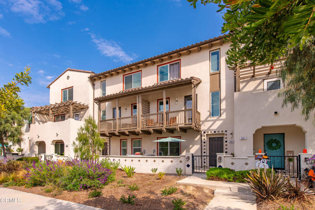 Detail Gallery Image 1 of 30 For 685 Camino Tierra Santa, Camarillo,  CA 93010 - 4 Beds | 3/1 Baths