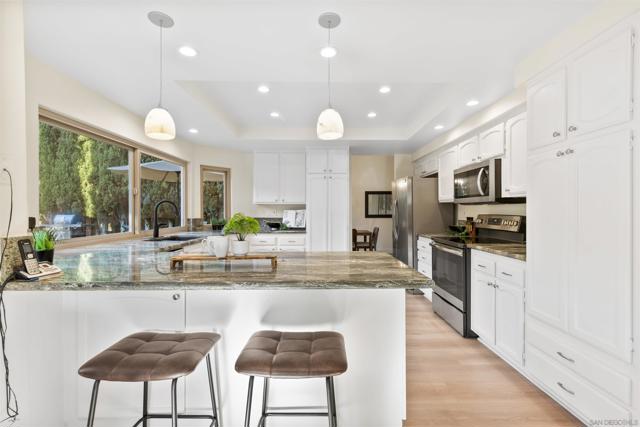 9720 Graceland Way,  CA: https://media.crmls.org/mediaz/a8895b68-894e-494e-8b40-a8463120c2fc.jpg