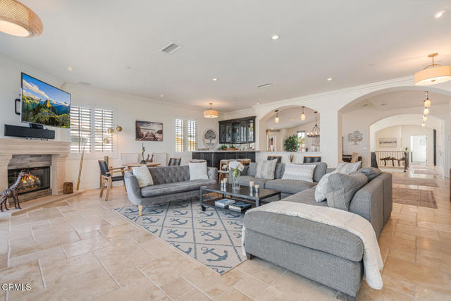 1501 Mandalay Beach Road, Oxnard CA: https://media.crmls.org/mediaz/a88984d8-9990-4431-9e50-986aa67c5c55.jpg