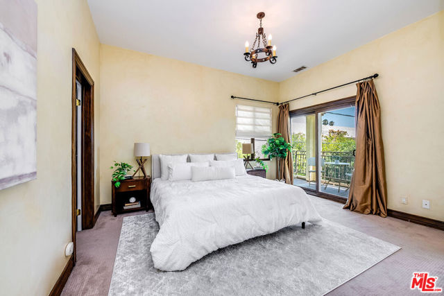 4125 W Hood Avenue, Burbank CA: https://media.crmls.org/mediaz/a8898763-05b7-41bb-8d93-b7fc37616a77.jpg