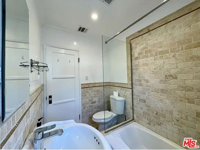 816 17th Street, Santa Monica CA: https://media.crmls.org/mediaz/a889b00c-31a4-4db9-aeca-445a144bc816.jpg
