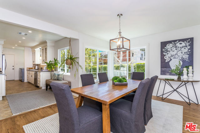 3634 Mandeville Canyon Road, Los Angeles CA: https://media.crmls.org/mediaz/a88a8a85-1da6-4ec5-b2a1-5f482cce446e.jpg