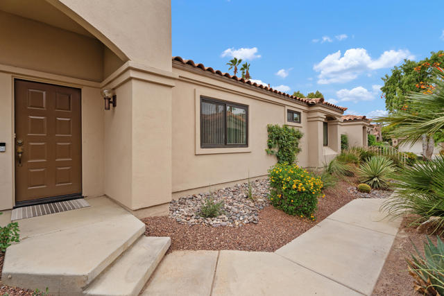38678 Dahlia Way, Palm Desert CA: https://media.crmls.org/mediaz/a88abe26-0ed6-4e4f-a188-384aaa67dcf0.jpg