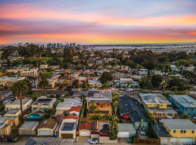 1728 W Lewis St, San Diego CA: https://media.crmls.org/mediaz/a88af598-22a5-4787-8dc6-ae73b5afe4da.jpg