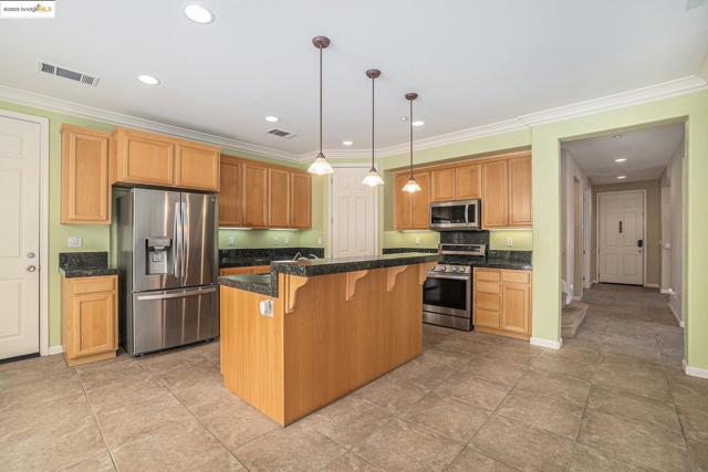 752 Jennifer Street, Brentwood CA: https://media.crmls.org/mediaz/a88c0d1b-9c9b-4ee1-9de9-6dfca9f35072.jpg