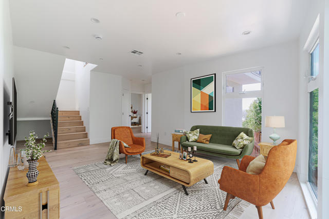 Detail Gallery Image 11 of 21 For 2409 Yorkshire Dr, Los Angeles,  CA 90065 - 3 Beds | 2/1 Baths