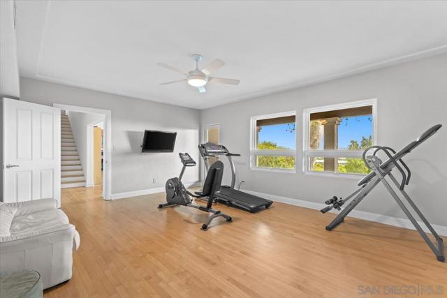 2205 Locust St, San Diego CA: https://media.crmls.org/mediaz/a88c7d9f-e6e8-4136-9245-f7d9a1e092c6.jpg