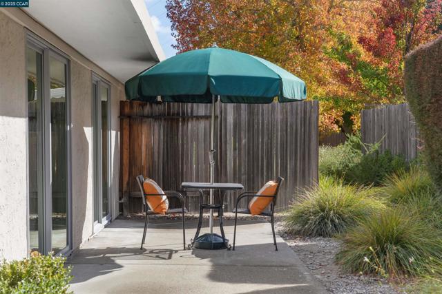 2933 Ptarmigan Dr, Walnut Creek CA: https://media.crmls.org/mediaz/a88c98e2-7b2c-4d5a-82ce-44e80abf46ec.jpg