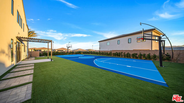 12553 N Ridgeline Road, Porter Ranch CA: https://media.crmls.org/mediaz/a88d21f6-4618-442b-8e73-c4a977af6a03.jpg