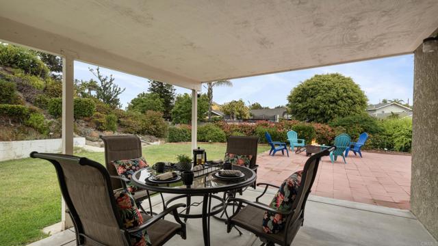 271 E Rienstra Street, Chula Vista CA: https://media.crmls.org/mediaz/a88d84cc-6df6-461e-9f7c-7b39757260c5.jpg