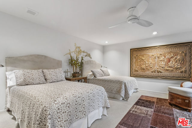 4 Trinity Court, Rancho Mirage CA: https://media.crmls.org/mediaz/a88d9c75-7751-4800-aaee-6bd5413ef01e.jpg