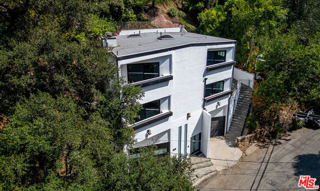 8155 Willow Glen Road, Los Angeles CA: https://media.crmls.org/mediaz/a88db4de-aff4-4ada-bcfc-a1228193e3a7.jpg