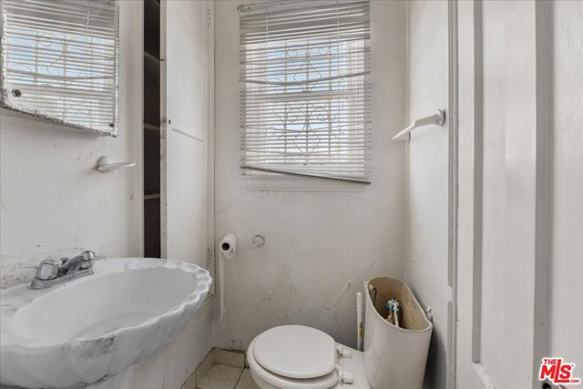 5981 Pickford Street, Los Angeles CA: https://media.crmls.org/mediaz/a88df796-6489-4b92-a947-54cd3e243045.jpg
