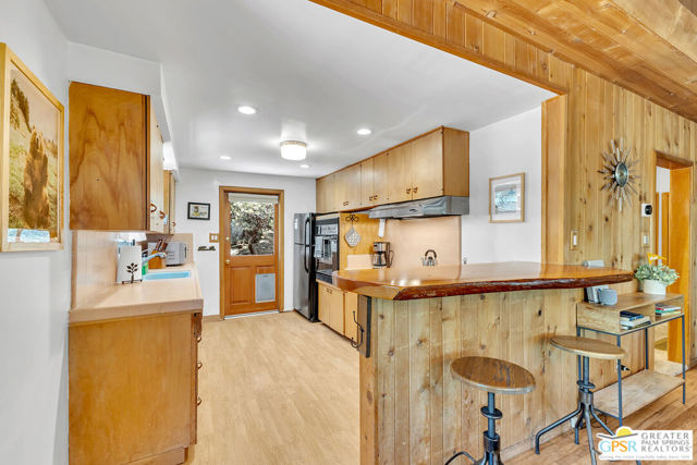 26540 Crestview Drive, Idyllwild CA: https://media.crmls.org/mediaz/a88e99bd-ba0b-4630-ba3d-8ef755a92069.jpg