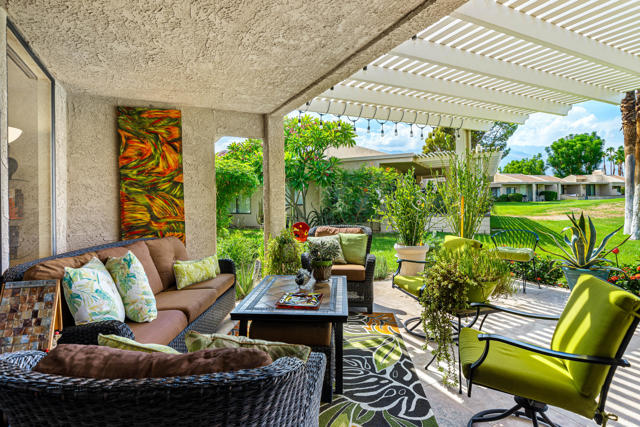 35983 Paseo Circulo E, Cathedral City CA: https://media.crmls.org/mediaz/a88e99cf-a517-497f-a6f6-8df158bda131.jpg