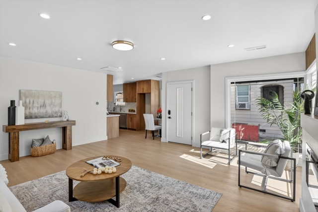 356 Belleview Dr, San Leandro CA: https://media.crmls.org/mediaz/a88eb55b-03c3-4198-ba3c-8e4c4783e71c.jpg