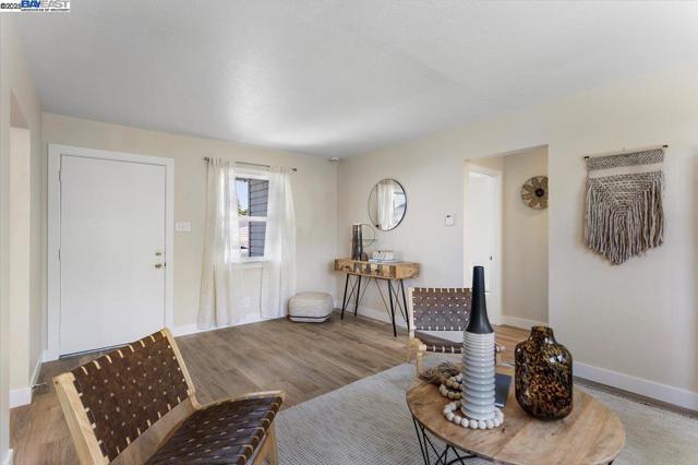 1629 Thrush Ave, San Leandro CA: https://media.crmls.org/mediaz/a88ed6c7-ea3e-4db0-8c99-e4b3653735b0.jpg