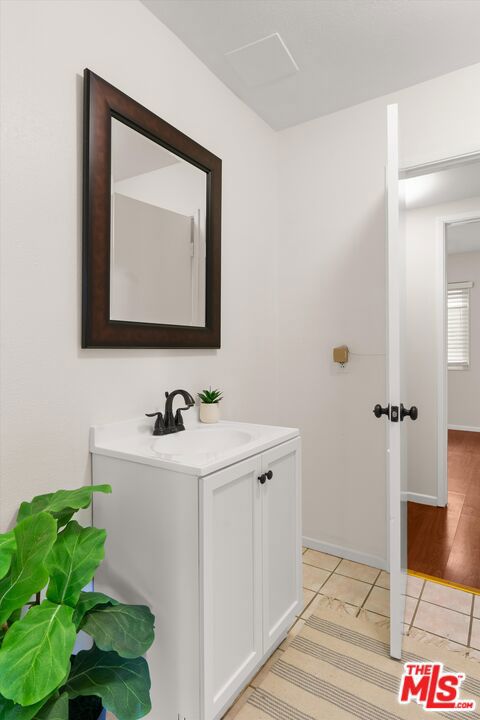 1407 E Kramer Drive, Carson CA: https://media.crmls.org/mediaz/a88eeda9-b080-4e21-bfd7-ad345ef9b9bb.jpg