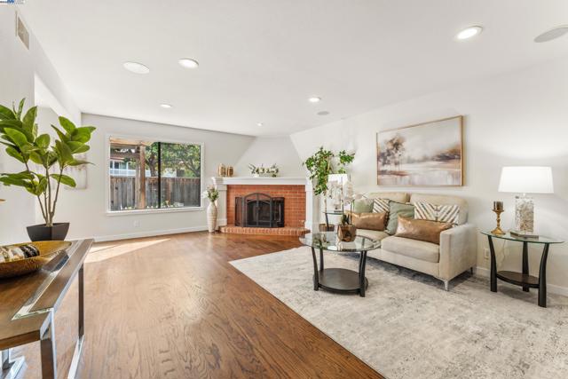 40654 WOLCOTT PLACE, Fremont CA: https://media.crmls.org/mediaz/a88ef239-2ed3-4d0f-8851-b508a8ef105c.jpg